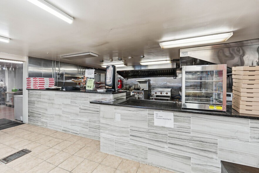 More Photos Of 117 Clinton St, Shrewsbury Freestanding For Sale