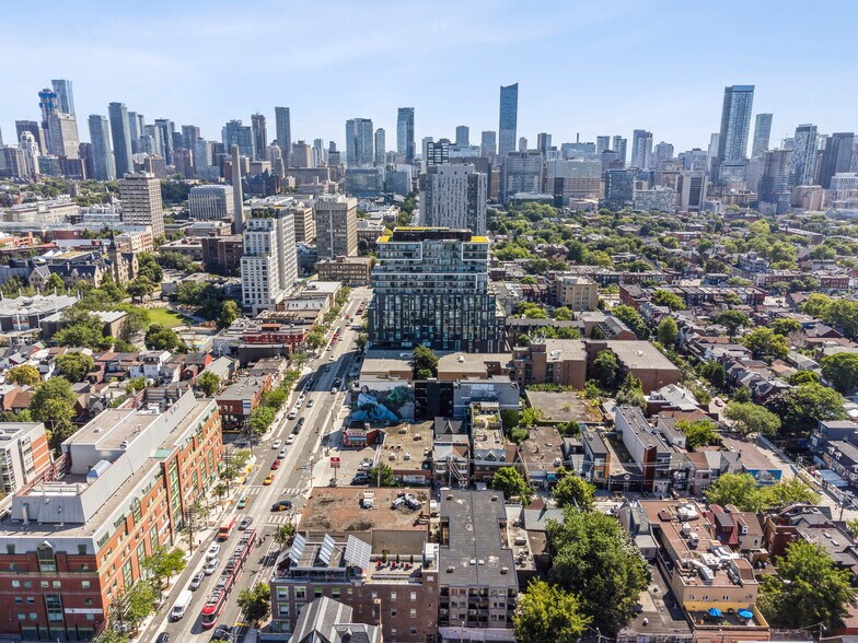More Photos Of 335 College St, Toronto Apartments For Sale