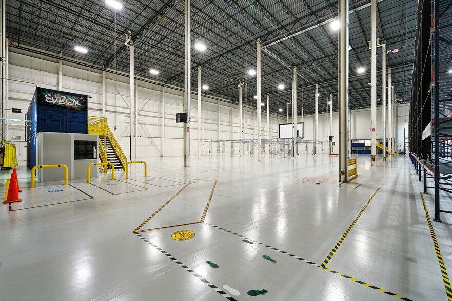 More Photos Of 1920 Innovation Way, Libertyville Manufacturing For Lease