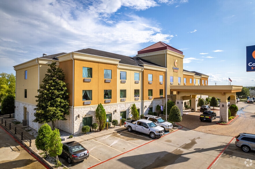 More Photos Of 5100 7th St, Bay City Hotel For Sale