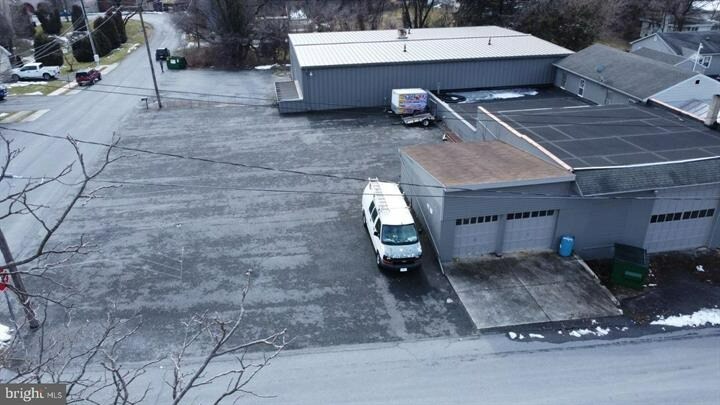 More Photos Of 122 Beech St, Carlisle Light Distribution For Lease