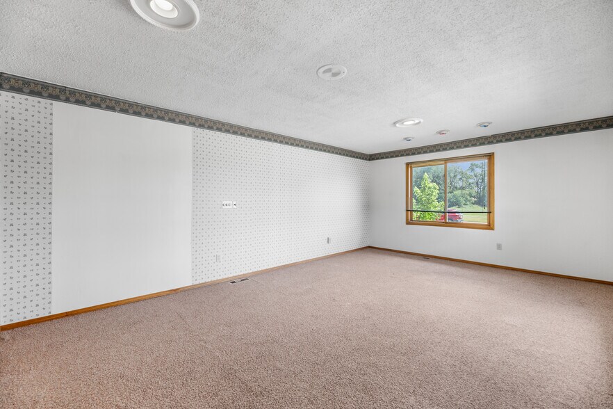 More Photos Of 106 Shadybrook Dr, Cheney Office For Sale
