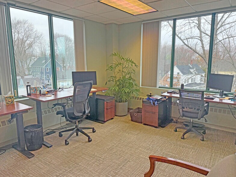 More Photos Of 1 Cate St, Portsmouth Office For Lease