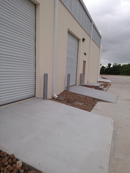 More Photos Of 840 Lawrence Rd, League City Flex For Sale