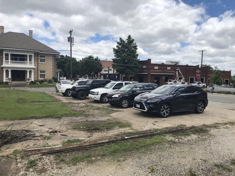 More Photos Of SWC Davis St & S. Tennessee St, McKinney Land For Lease