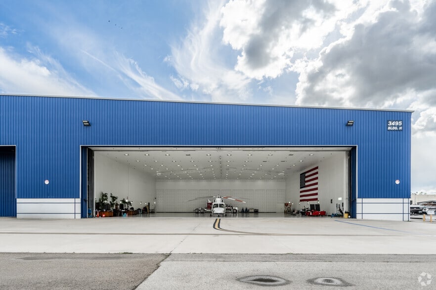 More Photos Of 3495 N Lakewood Blvd, Long Beach Warehouse For Lease