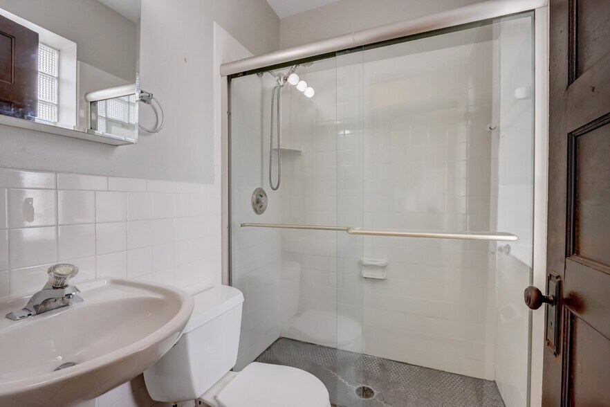 More Photos Of 3313-3319 W Wells St, Milwaukee Apartments For Sale