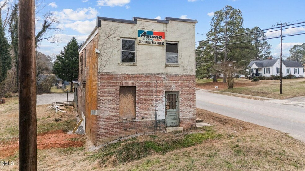 More Photos Of 1300 College St, Oxford Flex For Sale