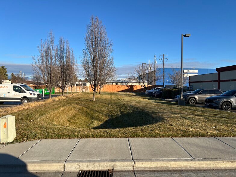 More Photos Of 1330 E Fairview Ave, Meridian Freestanding For Sale