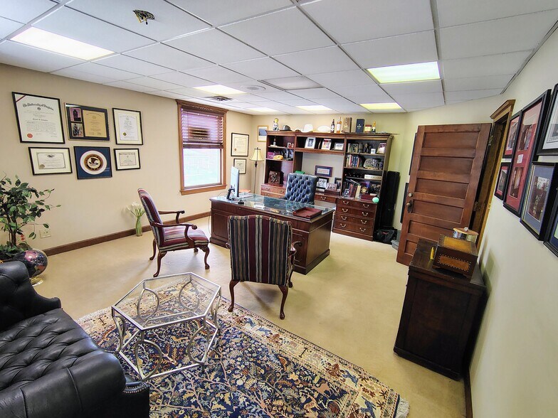 More Photos Of 1337 Virginia St, Charleston Office For Sale