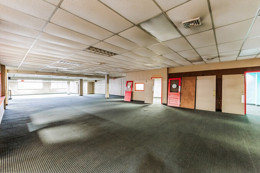More Photos Of 65 E Fayette St, Uniontown Showroom For Sale