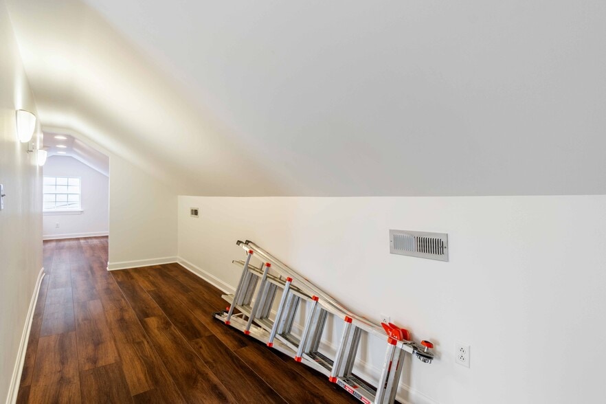 More Photos Of 4105 Hillsboro Cir, Nashville Office For Sale