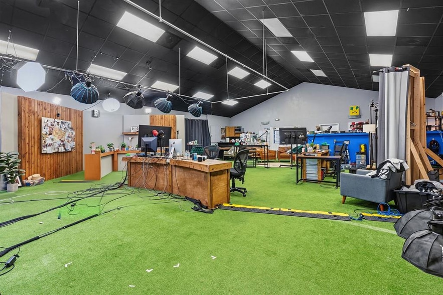 More Photos Of 9221 Highway 290 W, Austin Light Manufacturing For Lease
