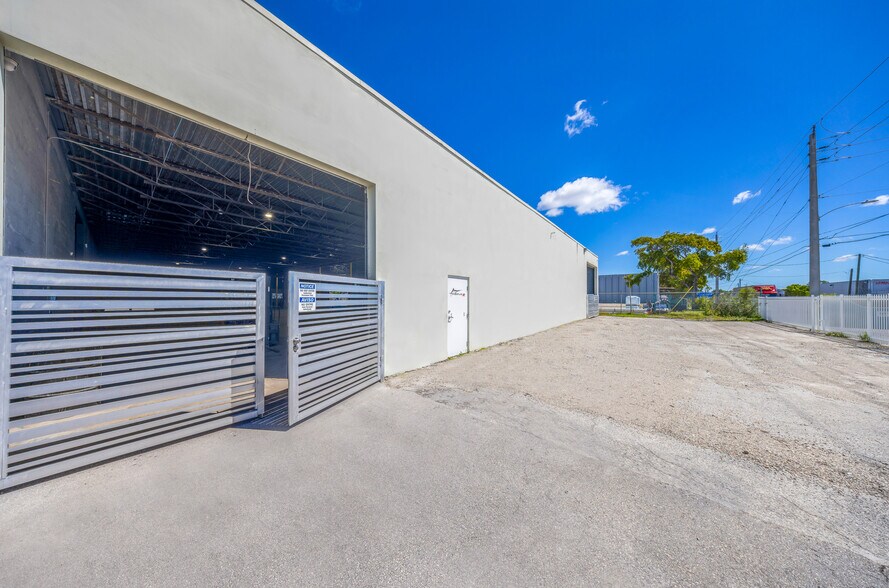 More Photos Of 2450-2460 NW 151st St, Miami Warehouse For Lease