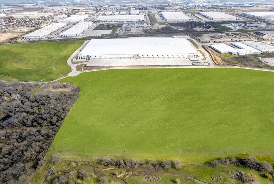 More Photos Of 9401 Hemphill St, Fort Worth Warehouse For Lease