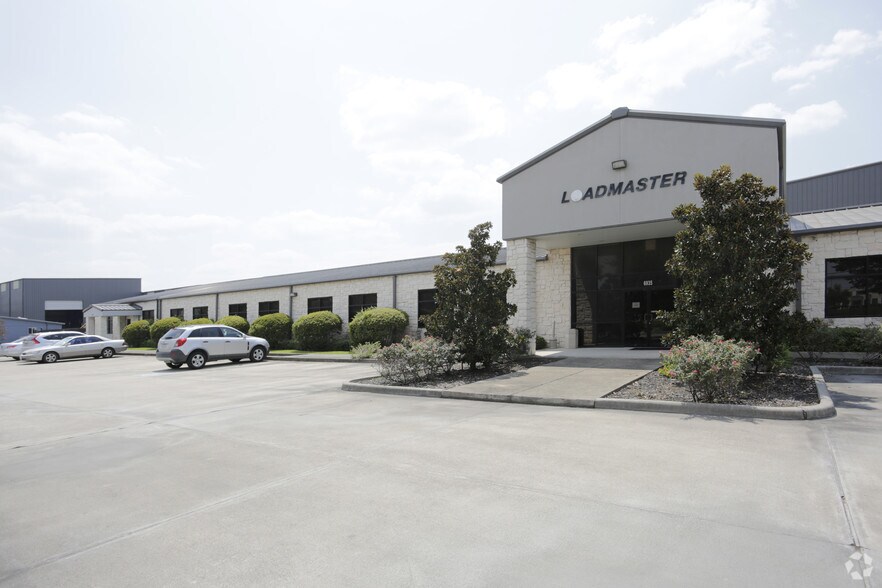 More Photos Of 6935 Brittmoore Rd, Houston Warehouse For Lease