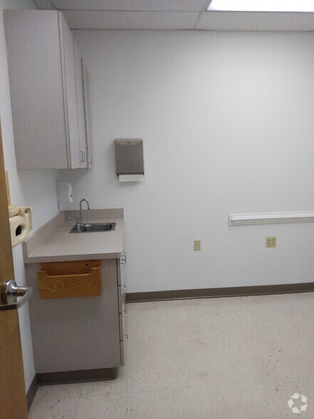 More Photos Of 7016 Lee Park Rd, Mechanicsville Medical For Lease