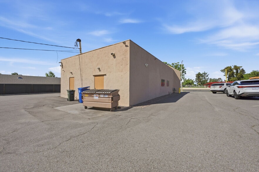 More Photos Of 746 N Mountain Ave, Ontario Freestanding For Lease