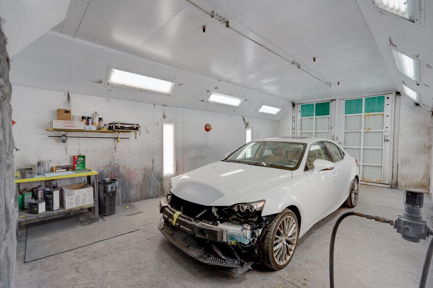 More Photos Of 205 N Dixie Hwy, Hallandale Beach Service For Sale