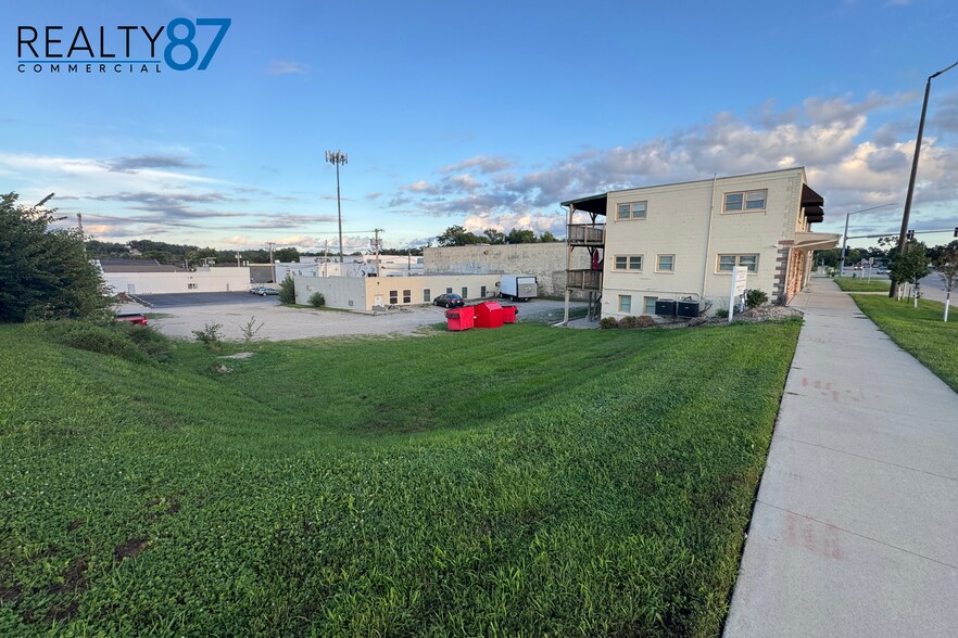 More Photos Of 2919 1st Ave SE, Cedar Rapids Office For Sale
