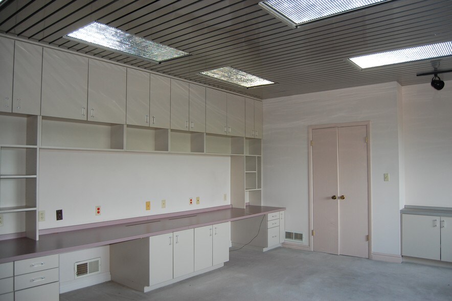 More Photos Of 201 Luray Dr, Wintersville Office For Lease