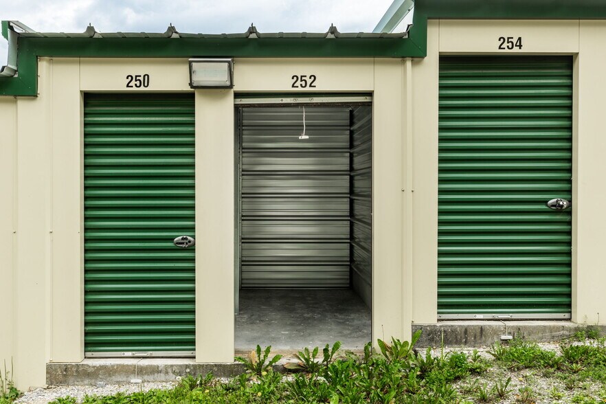 More Photos Of 1614 N Valley Pike, Rockingham Self Storage For Sale