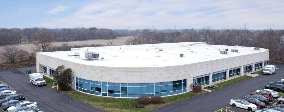 More Photos Of 340 Commerce Dr, Crystal Lake Manufacturing For Lease