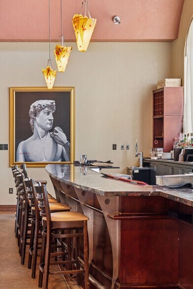 More Photos Of 981 Sibley Memorial Hwy, Lilydale Restaurant For Sale