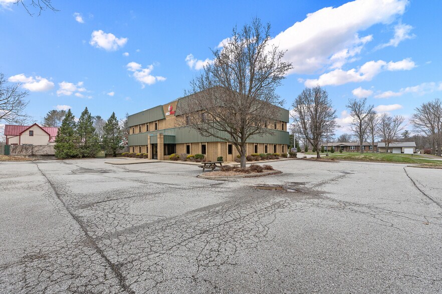 More Photos Of 7200 Highway 150, Greenville Office For Sale