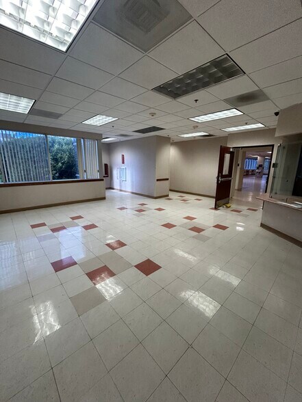 More Photos Of 50 N La Cienega Blvd, Beverly Hills Coworking Space