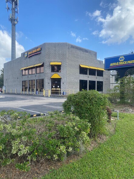 Primary Photo Of 8904 Regents Park Dr, Tampa Freestanding For Lease