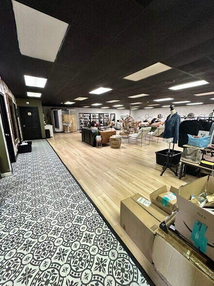 More Photos Of 170 Flanders Rd, Niantic Storefront For Lease