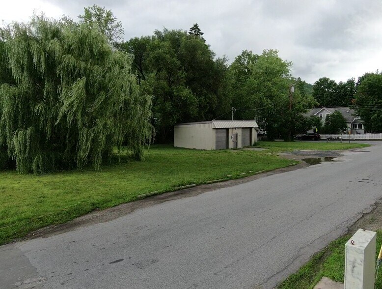 More Photos Of 3 Vine St, Greenwood Lake Warehouse For Lease