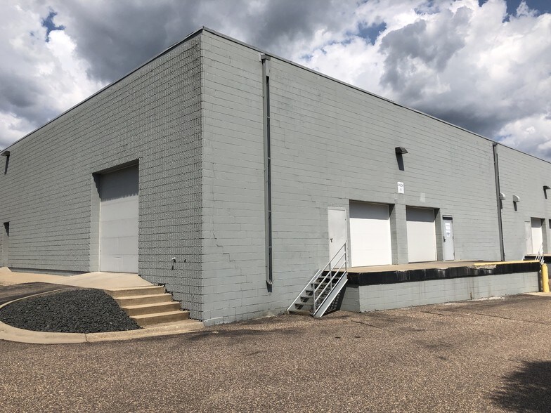More Photos Of 2506-2526 Northland Dr, Mendota Heights Warehouse For Lease