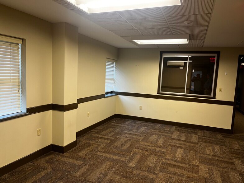 More Photos Of 5 Kitchen Pl, Asheville Office For Lease