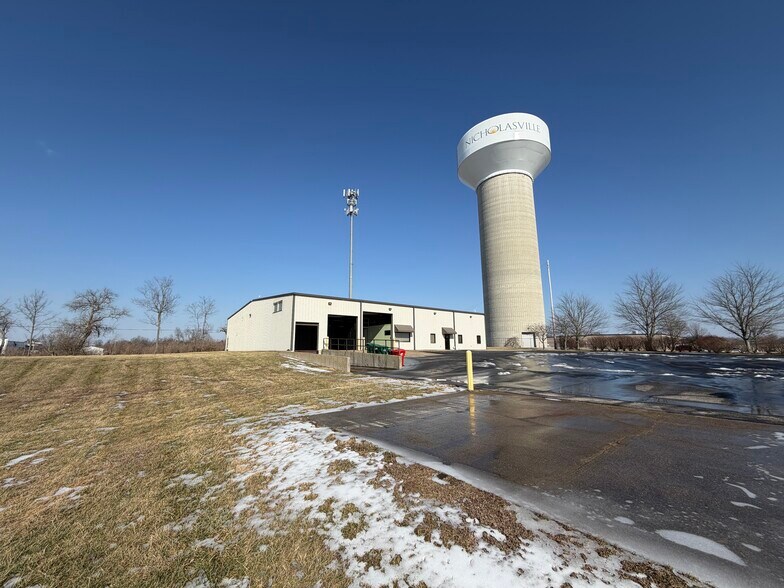 More Photos Of 111 Capital Ct, Nicholasville Warehouse For Lease