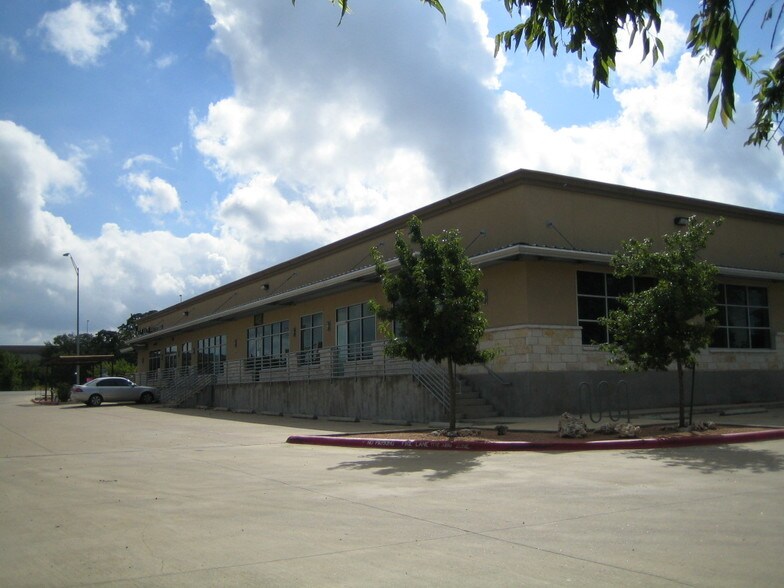 More Photos Of 2423 S Bell Blvd, Cedar Park Freestanding For Sale