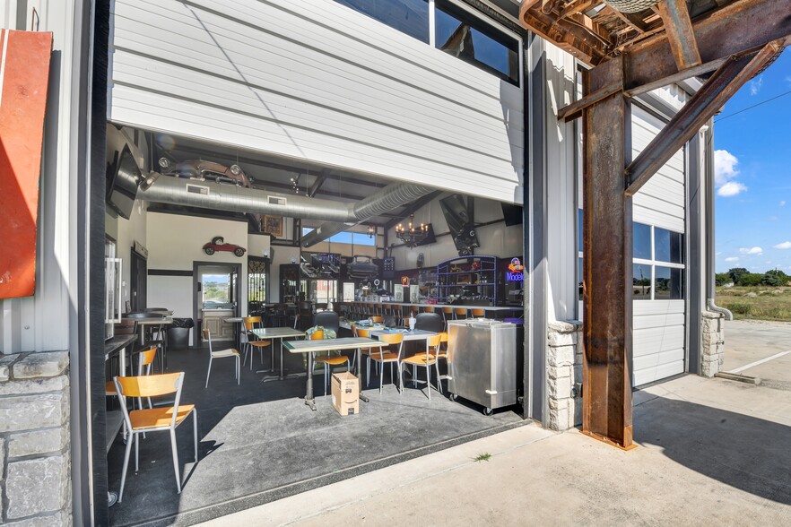 More Photos Of 5989 N FM 51, Weatherford Showroom For Sale