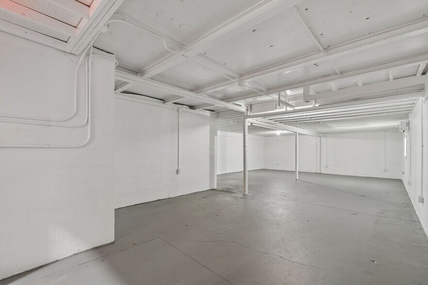 More Photos Of 6536 Lincoln Way N, Saint Petersburg Warehouse For Lease