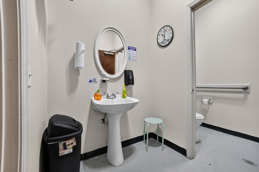 More Photos Of 1030 Dry Branch Rd, Hopkins General Retail For Sale
