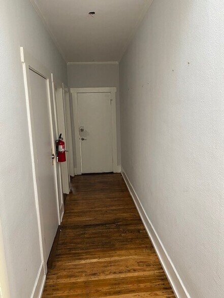 More Photos Of 1645 N La Brea Ave, Los Angeles Storefront Retail Office For Lease