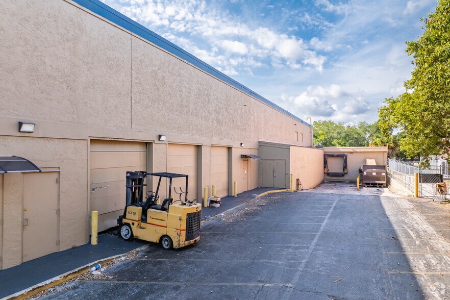 More Photos Of 1401 E Fowler Ave, Tampa Storefront For Lease