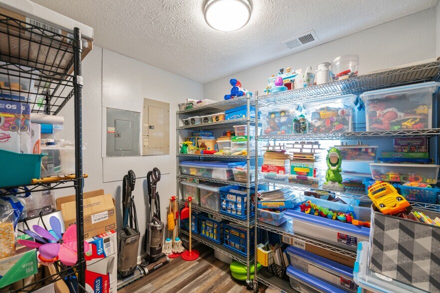 More Photos Of 10366 Highway 100, Scotts Hill Flex For Sale
