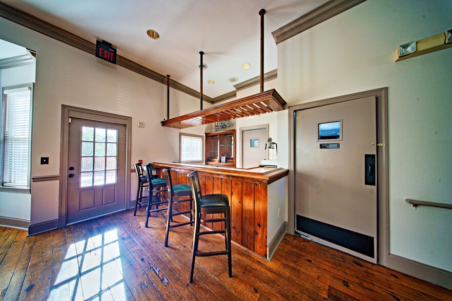 More Photos Of 128 Oakview Club Dr, Macon-Bibb Golf Course Driving Range For Sale