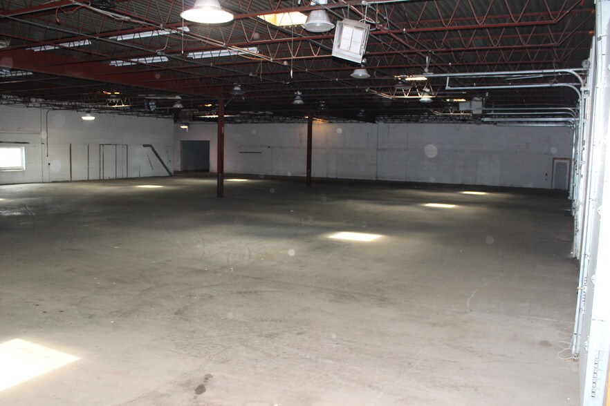 More Photos Of 1325 E Jolly Rd, Lansing Warehouse For Sale