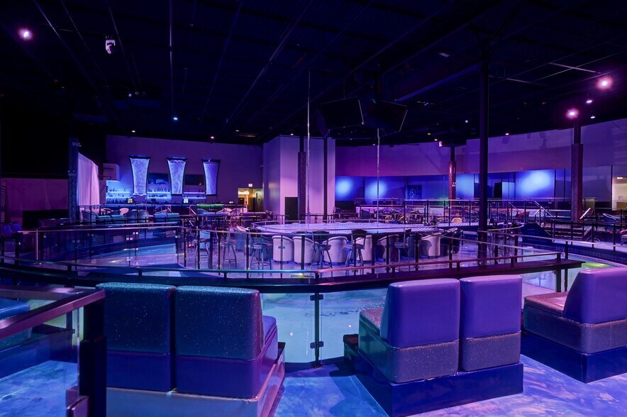 More Photos Of 5555 70th Pl, Bedford Park Freestanding For Sale