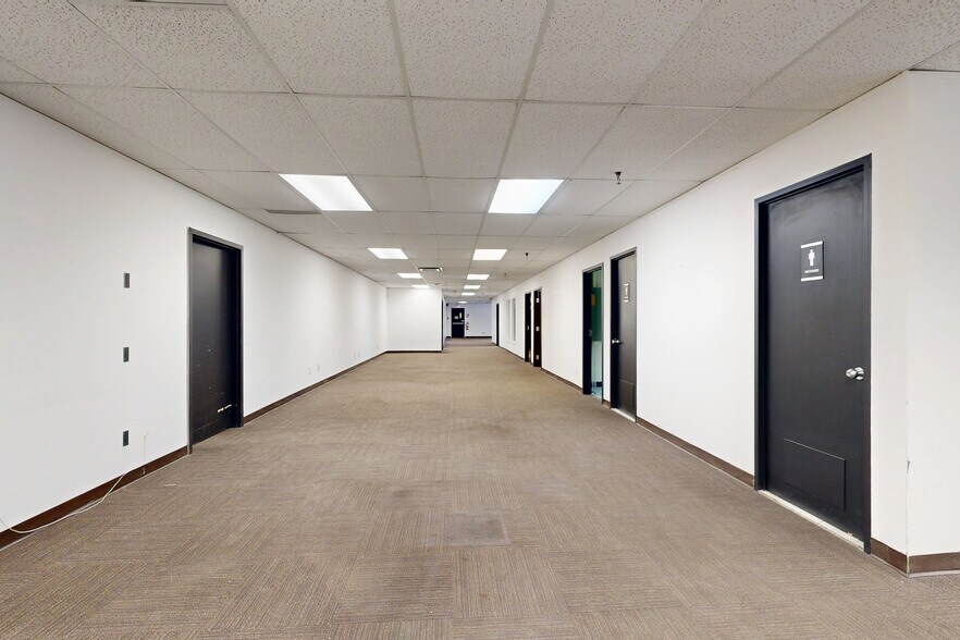 Primary Photo Of 2325 Rue Dandurand, Montréal Warehouse For Lease
