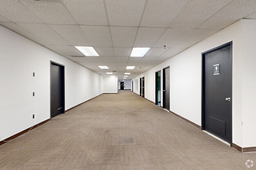Primary Photo Of 2325 Rue Dandurand, Montréal Warehouse For Sale