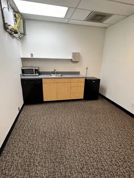 More Photos Of 9414 SW Barbur Blvd, Portland Office For Lease
