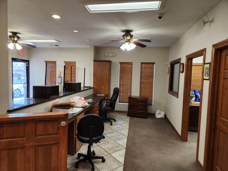 More Photos Of 1152 NW Cache Rd, Lawton Office For Lease
